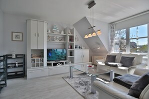 Fernseher, DVD-Player, Stereoanlage