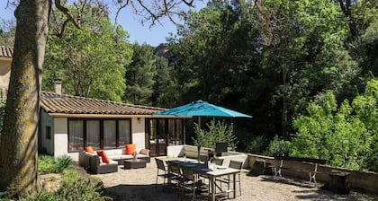 Tranquil, rustic, riverside retreat