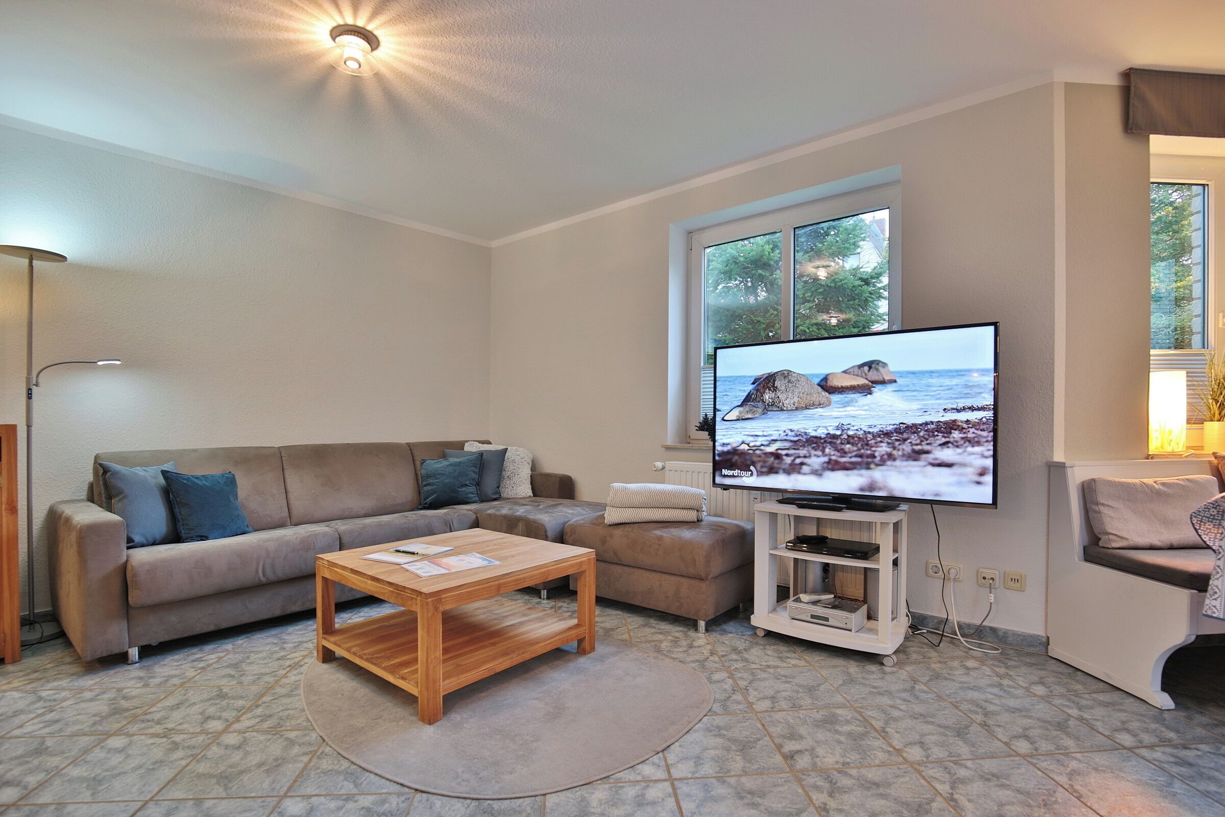 Fernseher, DVD-Player, Stereoanlage