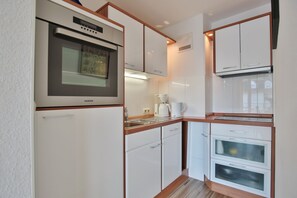 Kühlschrank, Ofen, Herdplatte, Geschirrspüler