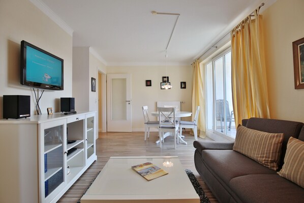 Televisio, kirjoja, stereot