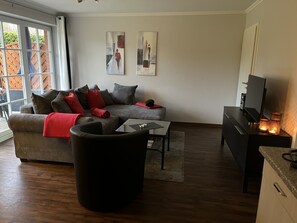 Fernseher, Bücher, Stereoanlage