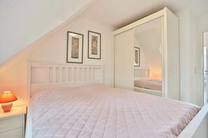 1 bedroom, iron/ironing board, free WiFi