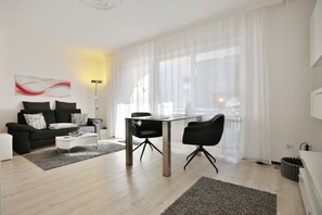 Fernseher, Stereoanlage