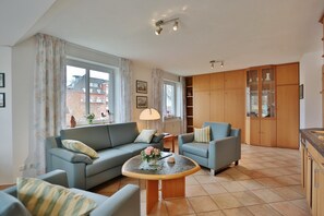 Fernseher, DVD-Player, Stereoanlage