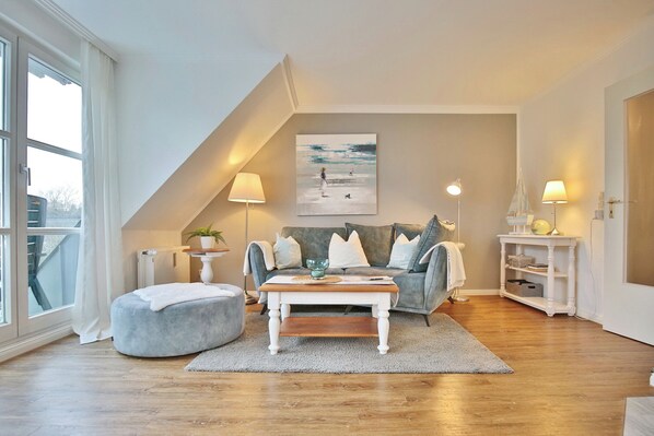 Fernseher, DVD-Player, Stereoanlage