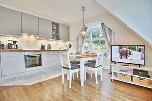 Kühlschrank, Ofen, Herdplatte, Geschirrspüler