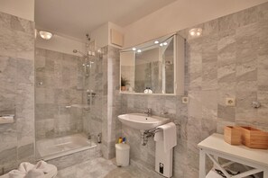 Een douche, een haardroger