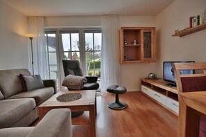 Fernseher, DVD-Player, Stereoanlage