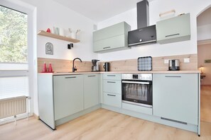 Kühlschrank, Ofen, Herdplatte, Geschirrspüler