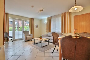 Fernseher, DVD-Player, Stereoanlage