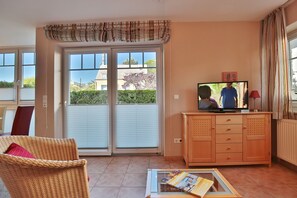 Fernseher, DVD-Player, Stereoanlage