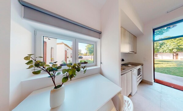 Geschirrspüler, Wasserkocher mit Kaffee-/Teezubehör