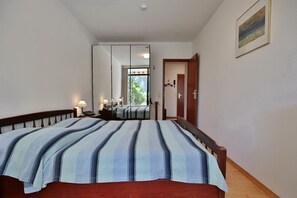 1 Schlafzimmer, Bügeleisen/Bügelbrett