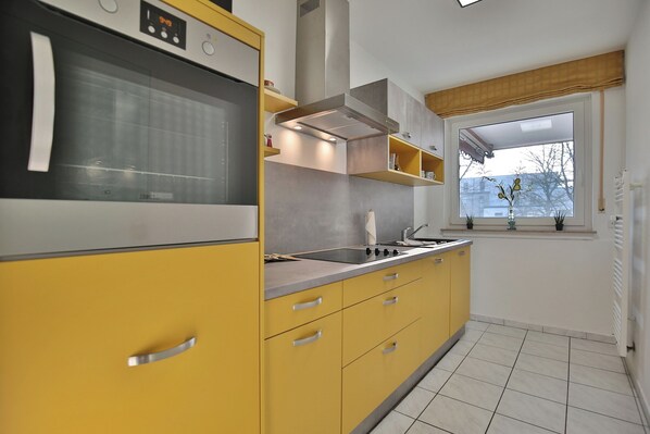 Fridge, microwave, oven, stovetop - Domizil Strandallee 30 Appartement 6 (Timmendorfer Strand)