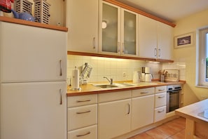 Kühlschrank, Ofen, Herdplatte, Geschirrspüler