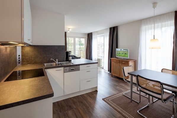 Kühlschrank, Ofen, Herdplatte, Geschirrspüler