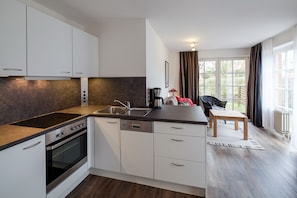 Kühlschrank, Ofen, Herdplatte, Geschirrspüler