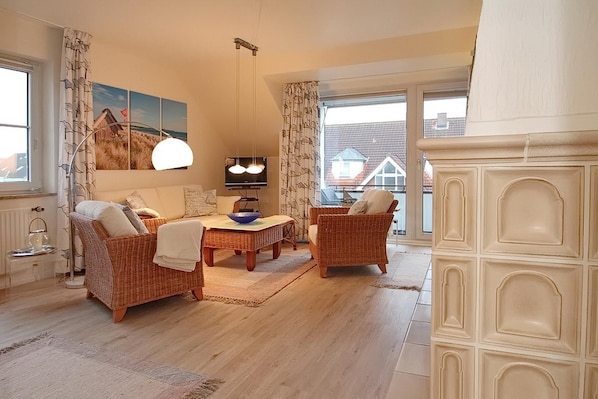 Fernseher, DVD-Player, Stereoanlage