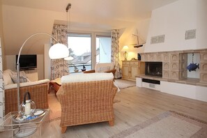 Fernseher, DVD-Player, Stereoanlage