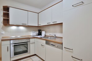 Fridge, oven, stovetop, dishwasher - Modern beach villa apartment 4 (Timmendorfer Strand)
