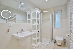Shower, hair dryer - Modern beach villa apartment 4 (Timmendorfer Strand)