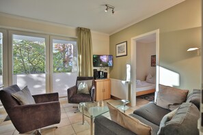 Fernseher, DVD-Player, Stereoanlage