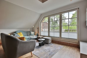 Fernseher, DVD-Player, Stereoanlage