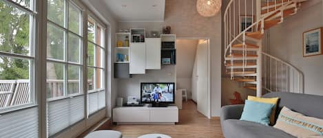 Tv, dvd-afspiller, stereoanlæg