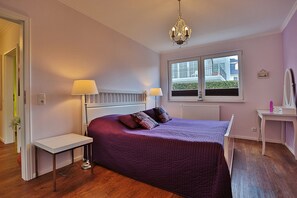 2 عدّة غرف نوم ومكواة/لوح كي