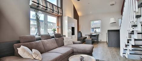 Fernseher, DVD-Player, Stereoanlage