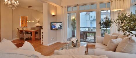 Télévision, lecteur de DVD, chaîne hi-fi