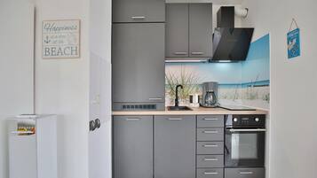 Kjøleskap, ovn, kokeplater og oppvaskmaskin