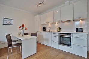 Refrigerador, horno, parrilla de estufa y lavavajillas 