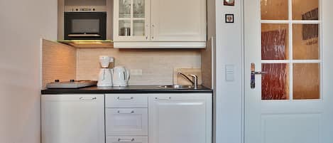 Fridge, microwave, stovetop, coffee/tea maker