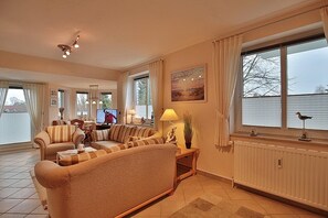 TV, DVD player, stereo - Domizil Strandburg Appartement 26 Sonneneck (Timmendorfer Strand)