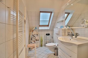 Shower, hair dryer - Domizil Strandburg Appartement 26 Sonneneck (Timmendorfer Strand)