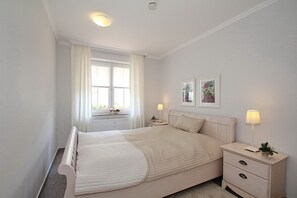 1 Schlafzimmer, Bügeleisen/Bügelbrett