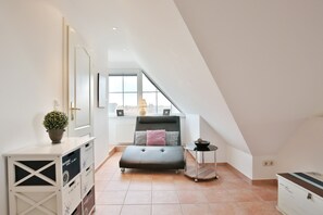 Fernseher, DVD-Player, Stereoanlage