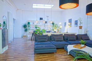 Smart-TV, Bücher, Computerbildschirme, Drucker