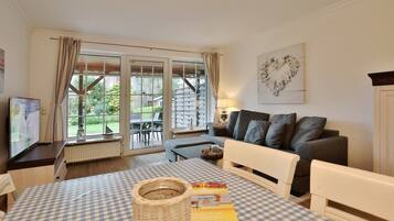 Fernseher, DVD-Player, Stereoanlage