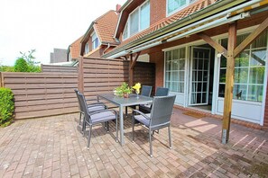 Outdoor dining - Strandhus Timmendorfer Strand (Timmendorfer Strand)