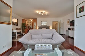 Fernseher, Stereoanlage