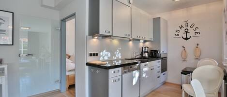 Kühlschrank, Ofen, Herdplatte, Geschirrspüler