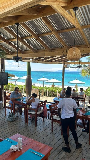 Restaurant - Conch Beach Cabins - Rumbus Beach (Johnson's Point)