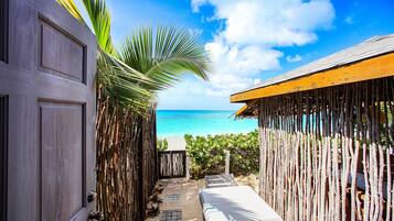 Cabaña superior | 1 habitación, caja de seguridad en la habitación y cortinas blackout