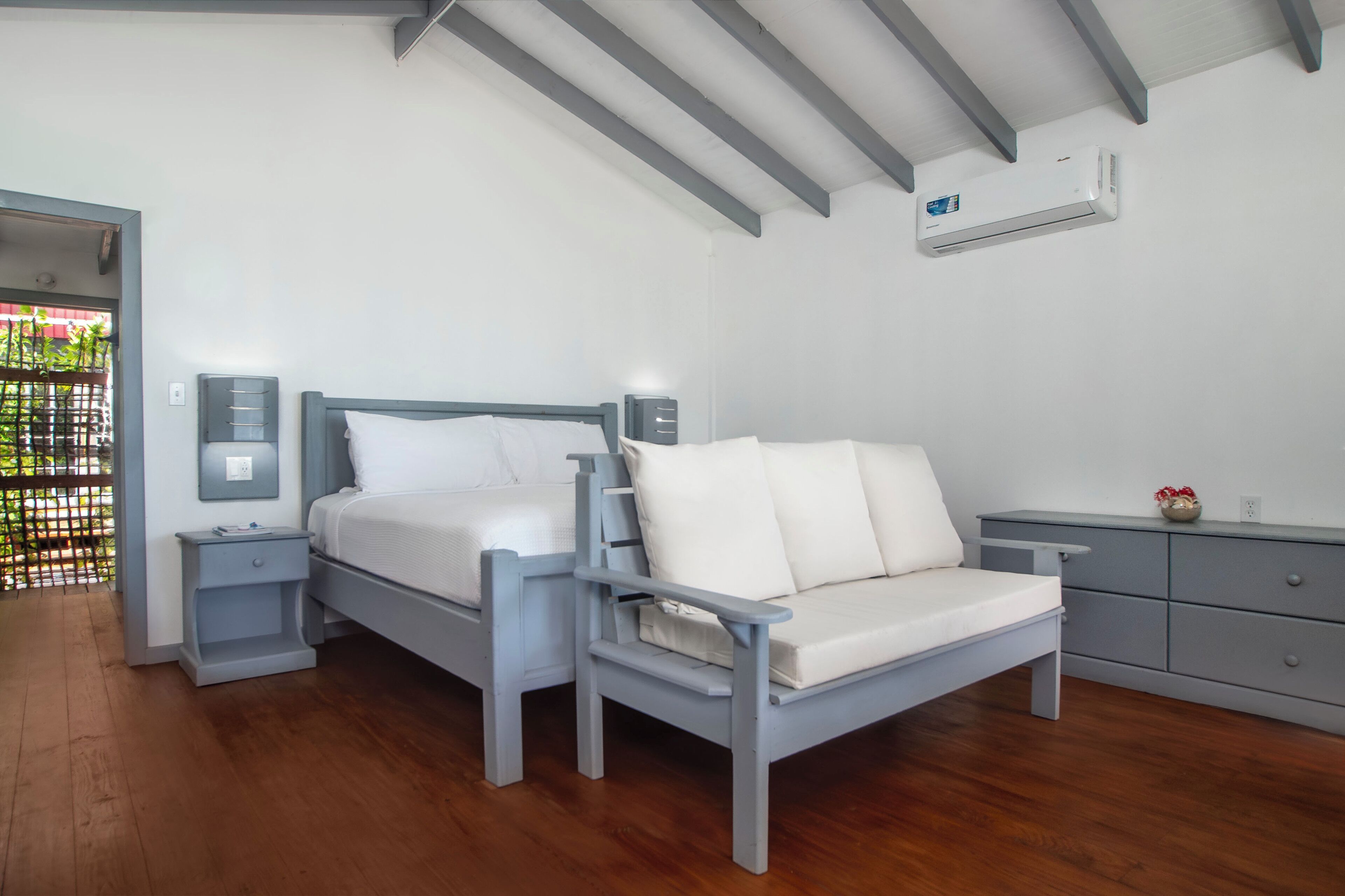 Cabin | In-room safe, blackout drapes, free WiFi, bed sheets