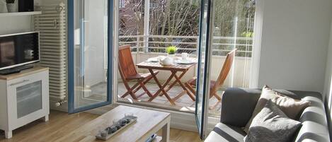 تلفزيون، مشغل دي في دي، ستيريو