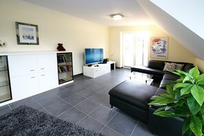 Fernseher, DVD-Player, Stereoanlage