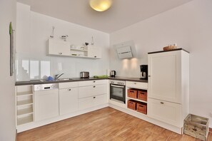 Fridge, oven, stovetop, dishwasher - Die Wolburg Appartement 6 (Timmendorfer Strand)
